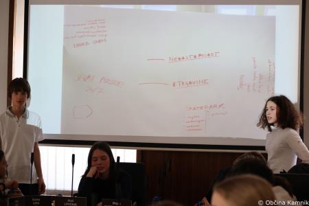 Letošnji otroški parlament na občinski ravni v središče postavlja duševno zdravje mladih (26)